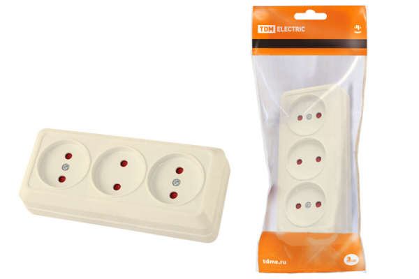 Розетка 3-х местная горизонтальная 2П открытой установки IP20 10A с з/ш сл. кость "Ладога" | SQ1801-0225 | TDM