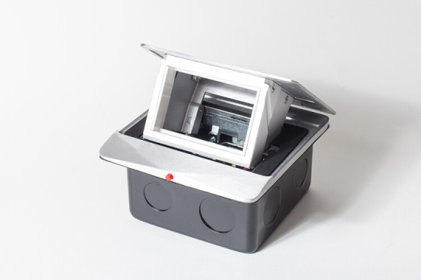 Люк на 1.5 поста(45*45)алюминий,с металлической коробкой IP44 | 300002 | SPL